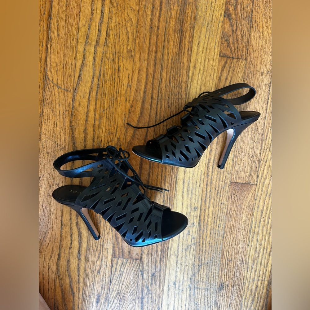 Pour La Victoire Yermack Black Sandals